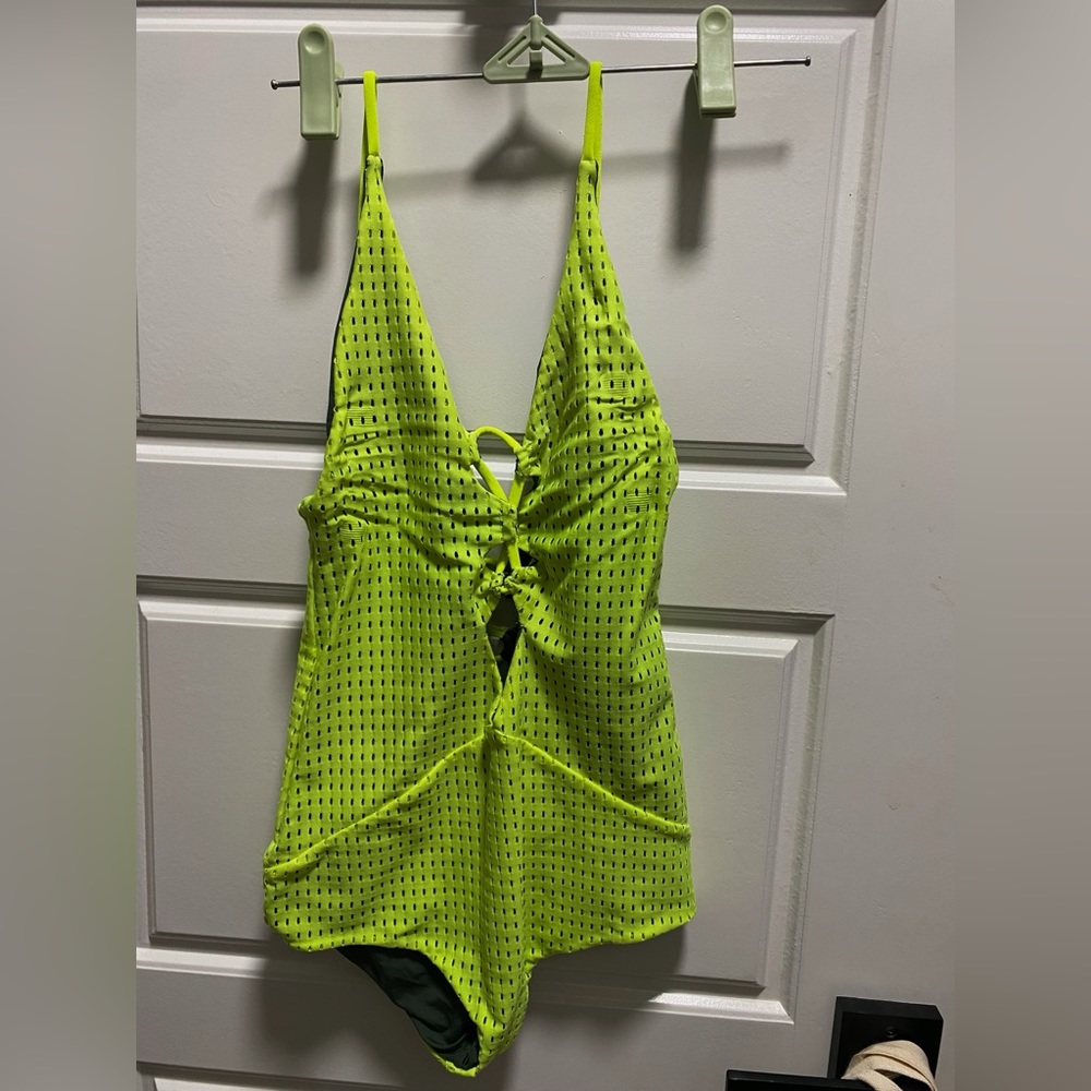 Acacia Kokomo neon green size P